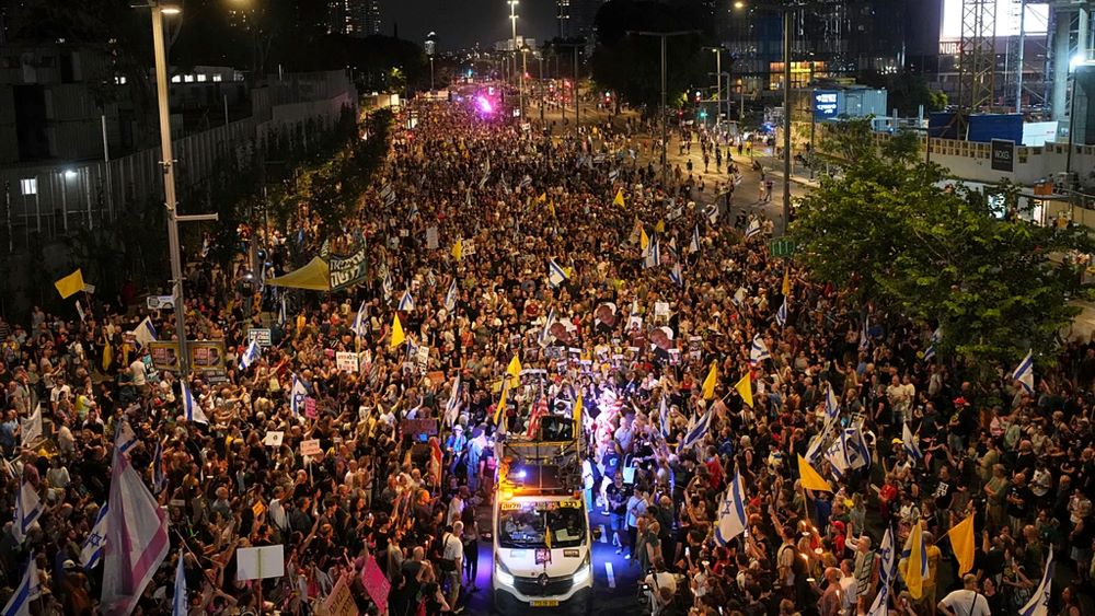 Protesta masive në Tel Aviv kundër luftës në Gaza, Netanyahu vazhdon sulmet